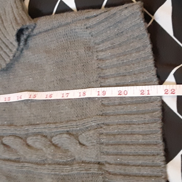 Justice gray sweater with faux fur collar, size 20. Large - Picture 3 of 7